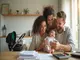 aktuelle-familienthemen-babyglueck-betreuung-und-wachsende-finanzielle-sorgen